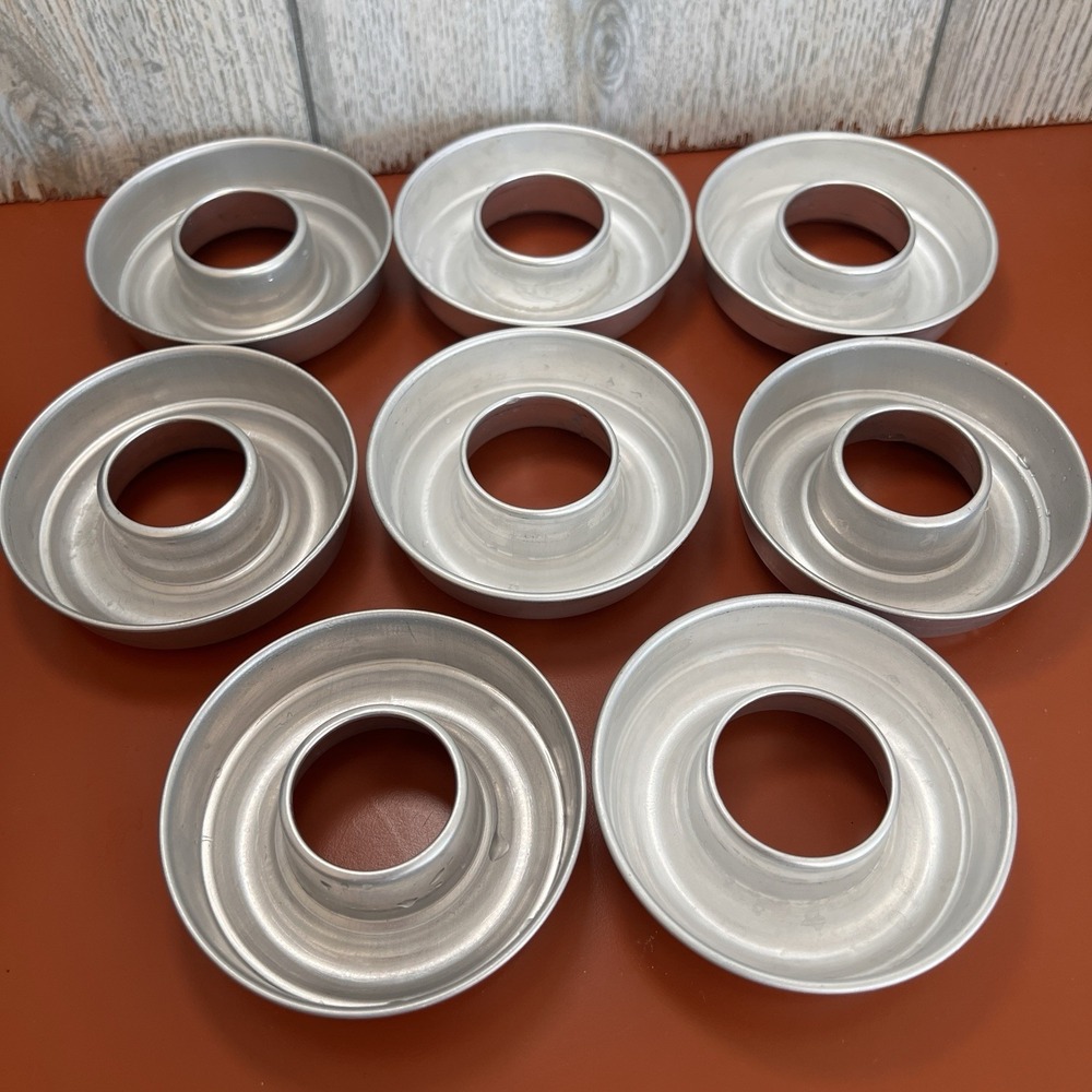 8 Vtg Aluminum Donut Ring Jello Mini Bundt Cake Molds Pastry Tart Tins MCM Retro